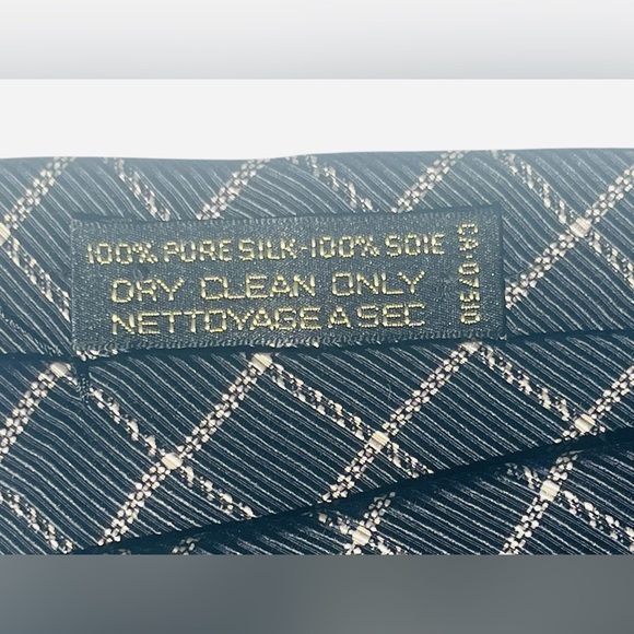 Giorgio Armani 100% silk tie black with white crosshatch pattern - Picture 4 of 9